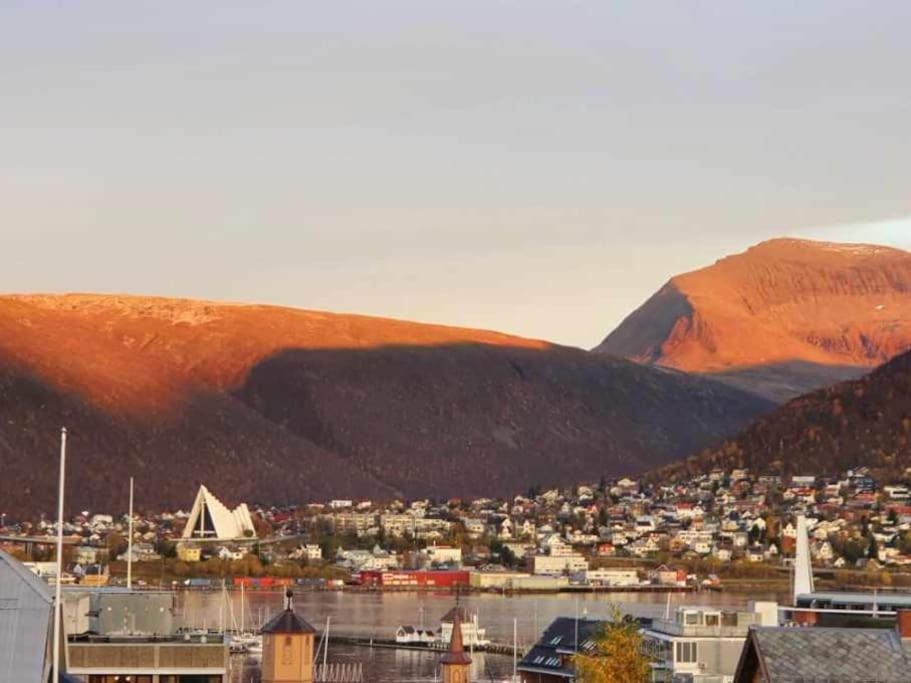 Cozy, With View In Appartamento Tromsø
